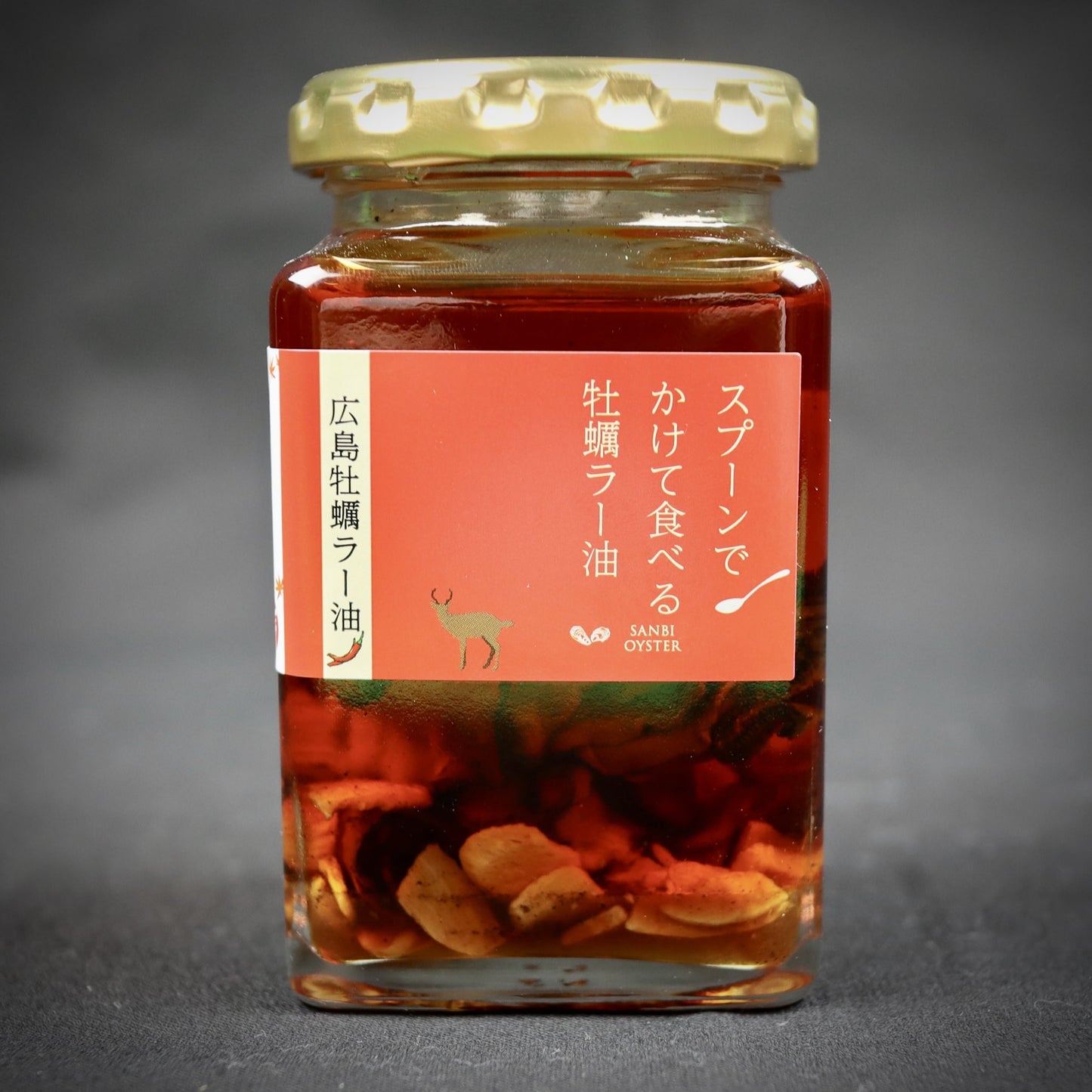 スプーンでかけて食べる讃美牡蠣ラー油